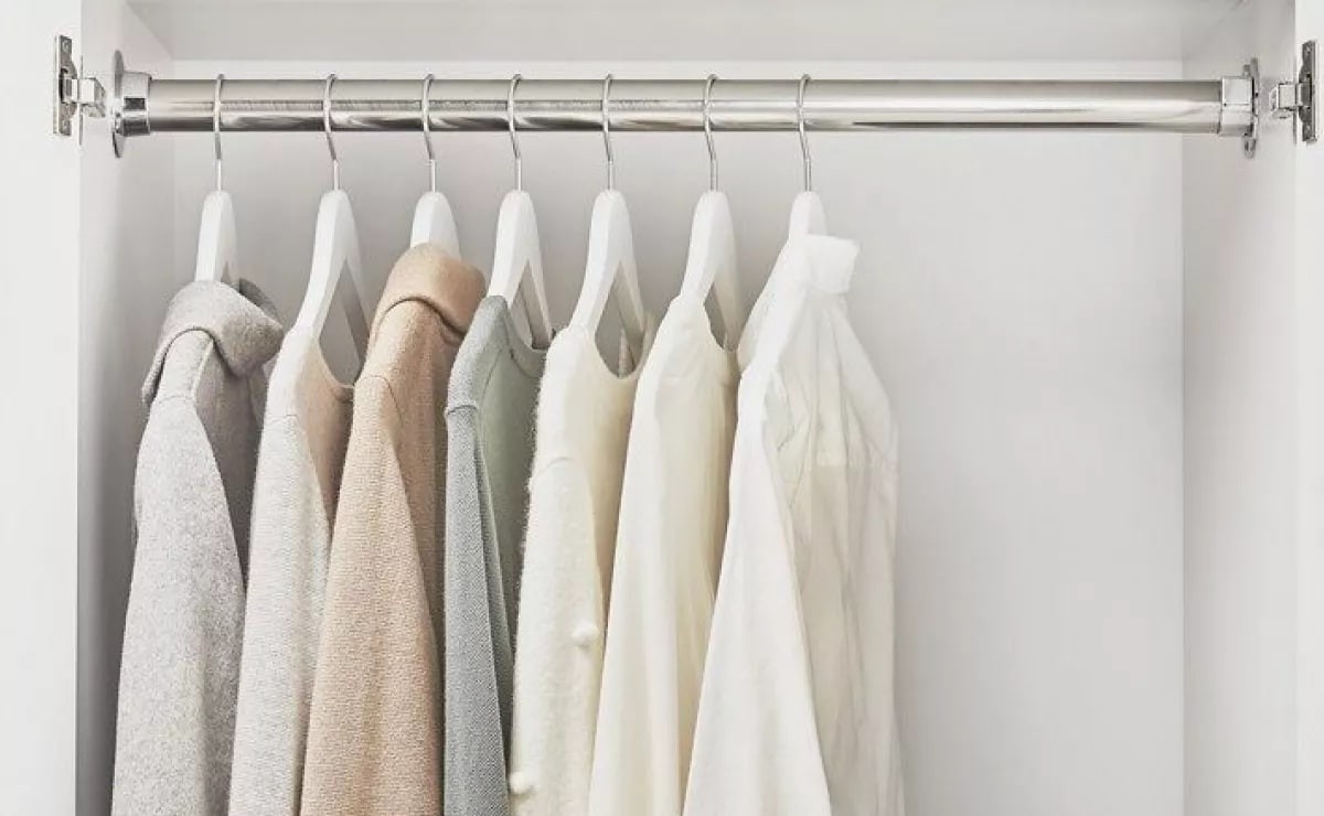Removing Makeup Marks from Clothes: Removing Excess Makeup Before Pretreating Fabric