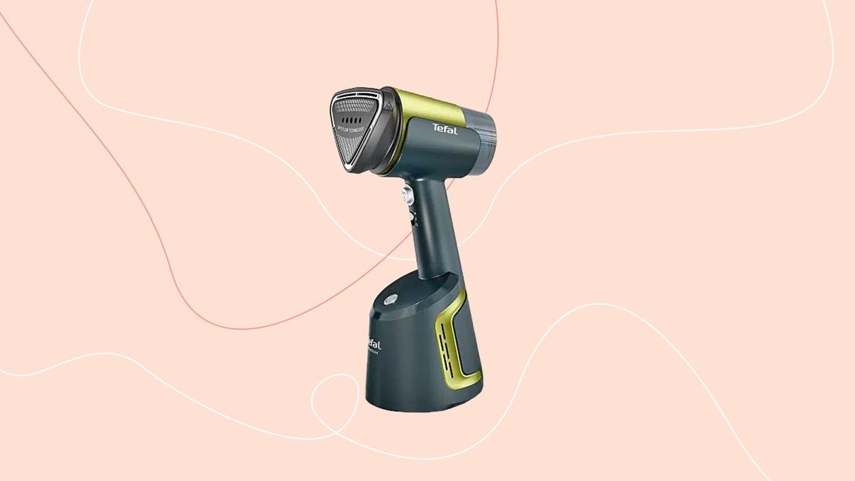 Choosing a Steamer or an Iron: A Handheld Steamer Review Highlights Suction-Assisted Finishing