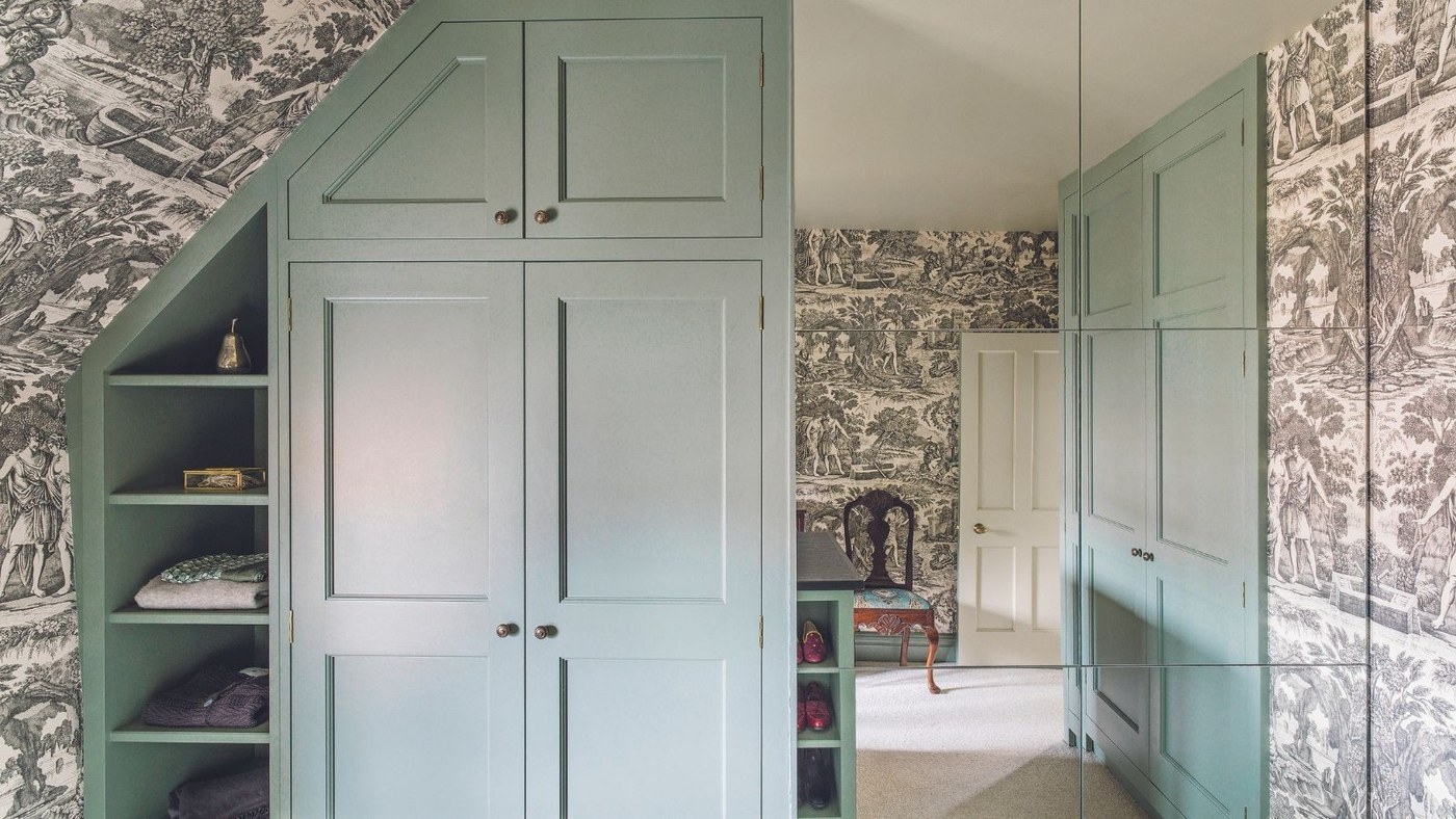 Seasonal Clothing Storage: Mixing Rails, Shelves, and Drawers Improves Clothing Access