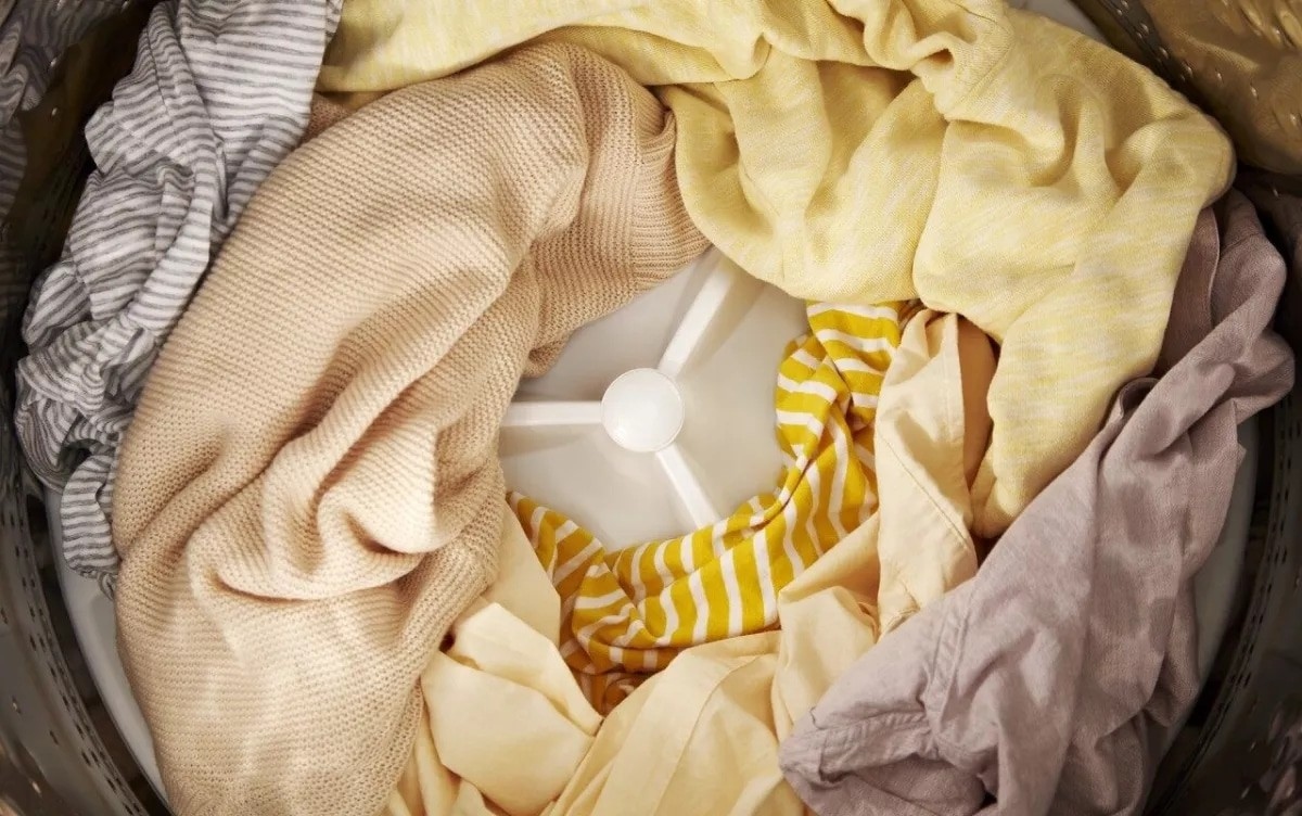 Removing Makeup Marks from Clothes: Matching a Makeup-Stain Method to the Garment