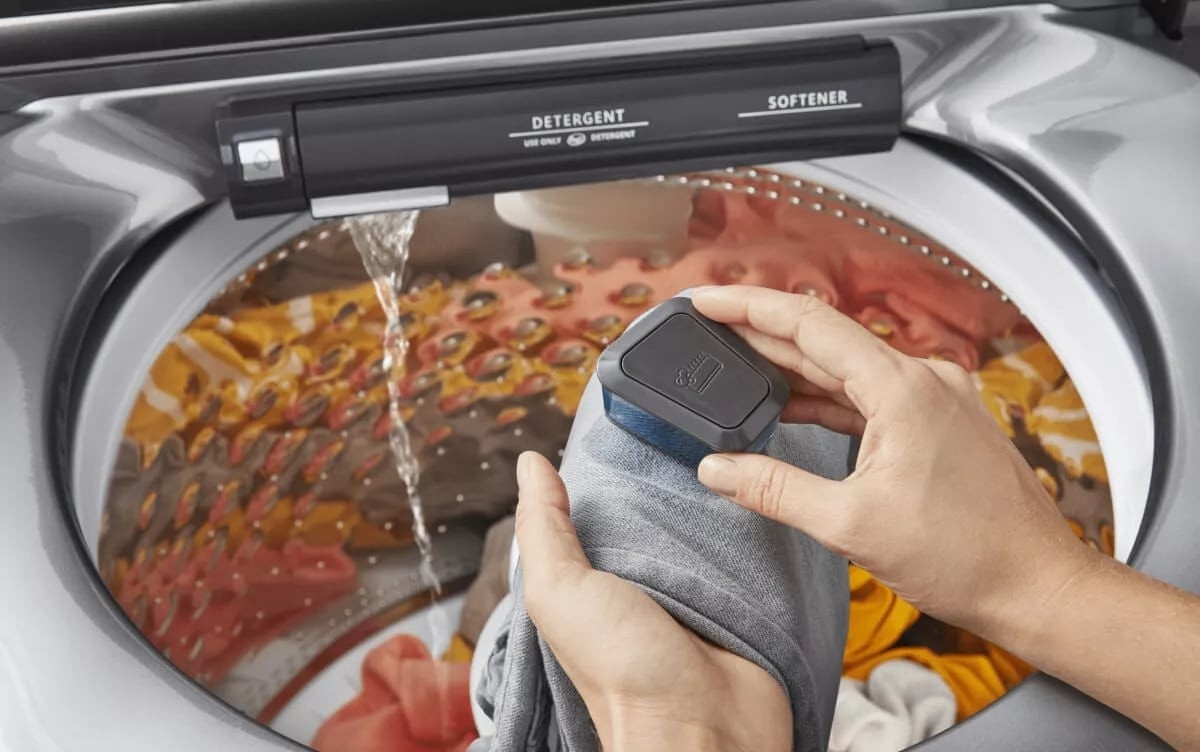 Oil-Stain Care for Cotton Clothing: Blotting and Pretreatment Help with Oil Stains