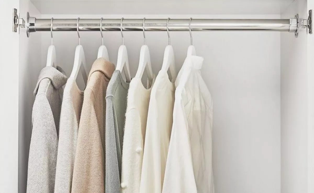 Removing Makeup Marks from Clothes: Removing Excess Makeup Before Pretreating Fabric