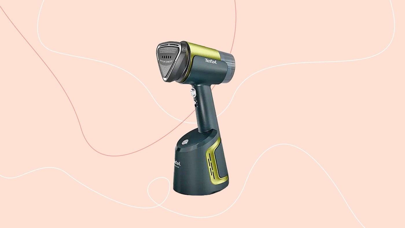 Choosing a Steamer or an Iron: A Handheld Steamer Review Highlights Suction-Assisted Finishing